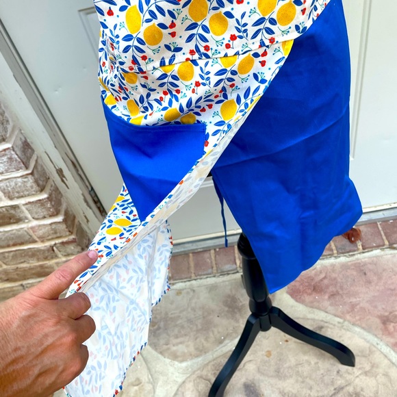 Garden Apron, Sweet Vine Design - Picture 5 of 7